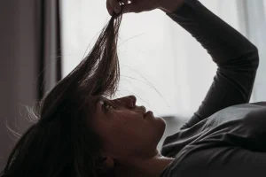 démêler des cheveux emmêlés