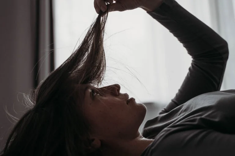 démêler des cheveux emmêlés
