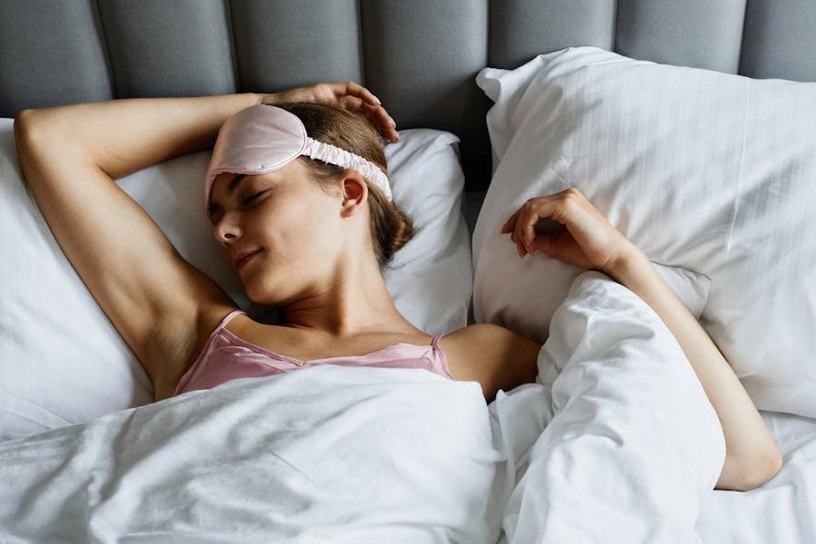 dormir les cheveux attachés