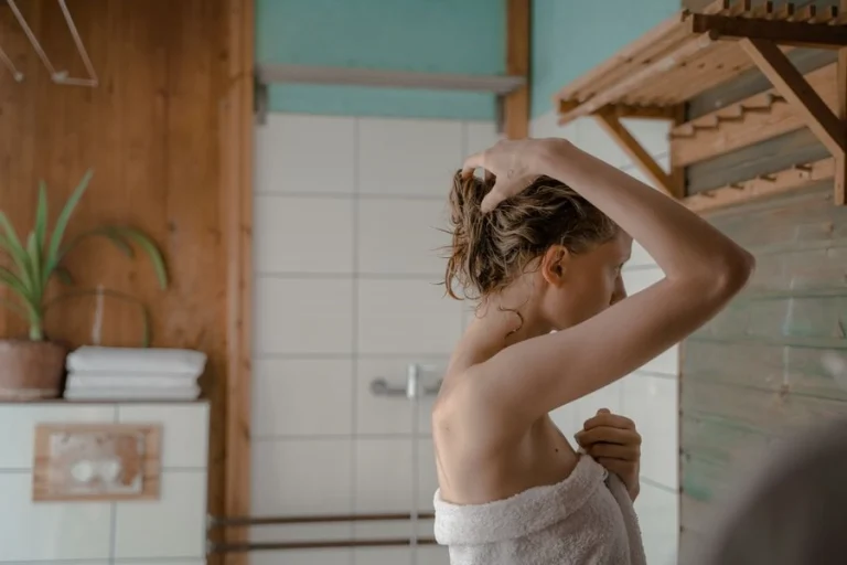 espacer les shampoings pour éviter les cheveux gras
