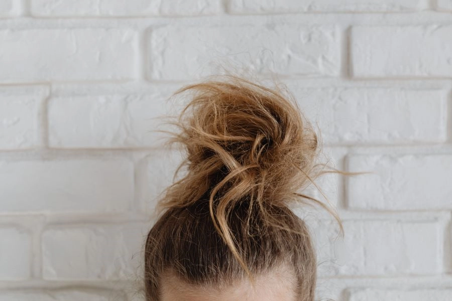 pourquoi les cheveux deviennent fins avec l'âge