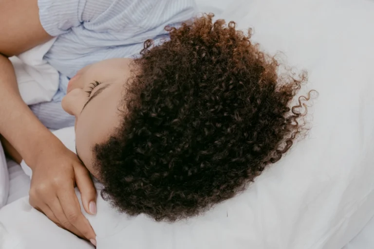 conseils pour dormir sans abîmer les cheveux