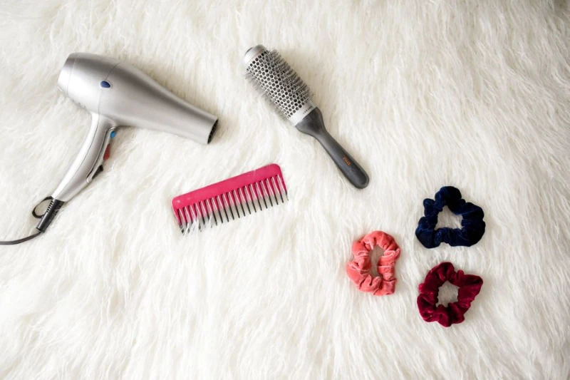 matériel pour un brushing maison