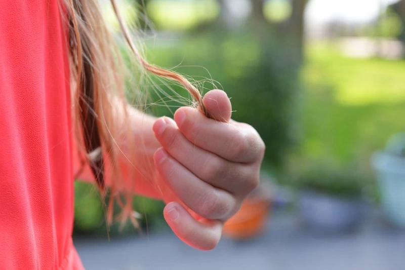 pourquoi les pointes des cheveux dédoublent
